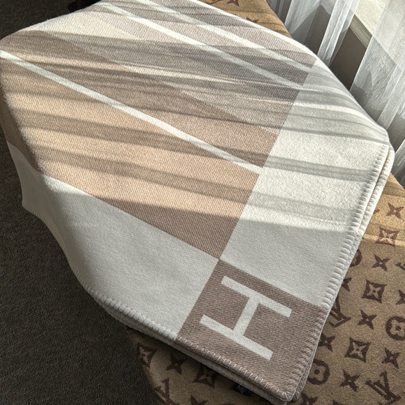 Hermes Avalon Vibration Wool Cashmere Blanket NWOT - Picture 2 of 4